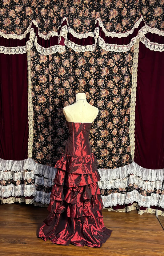 Bloody Rose Low Waist Tube Cake Layered Wedding Dress P3038