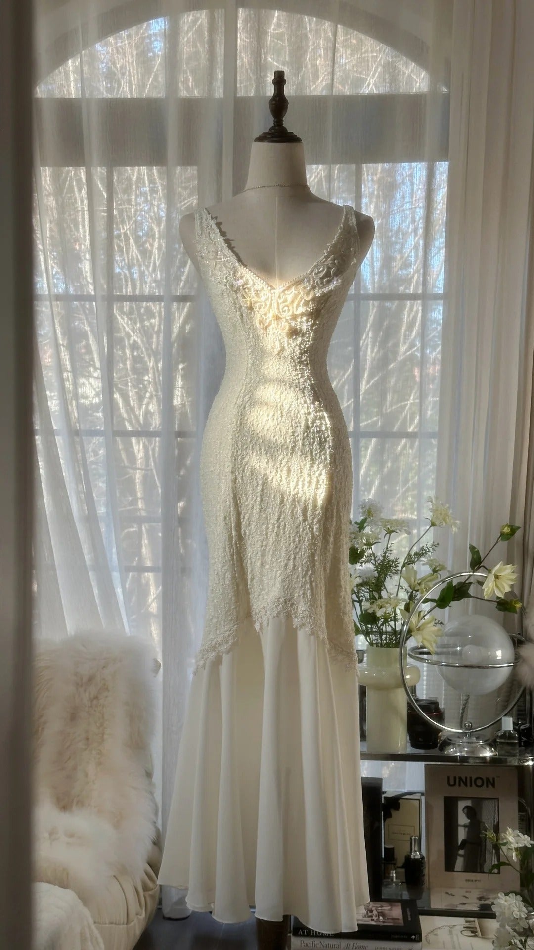 Clean and Elegant White V-Neck Lace Beaded Mermaid Long Prom Dress P3311