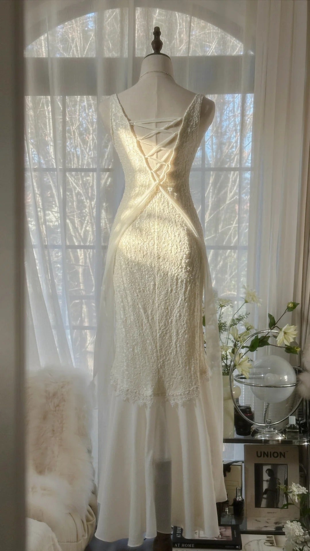 Clean and Elegant White V-Neck Lace Beaded Mermaid Long Prom Dress P3311
