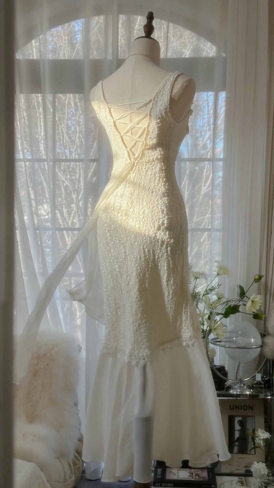 Clean and Elegant White V-Neck Lace Beaded Mermaid Long Prom Dress P3311