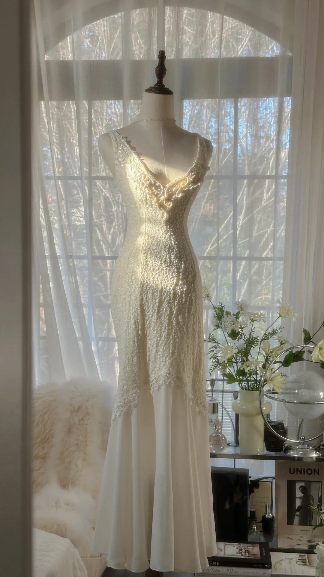 Clean and Elegant White V-Neck Lace Beaded Mermaid Long Prom Dress P3311