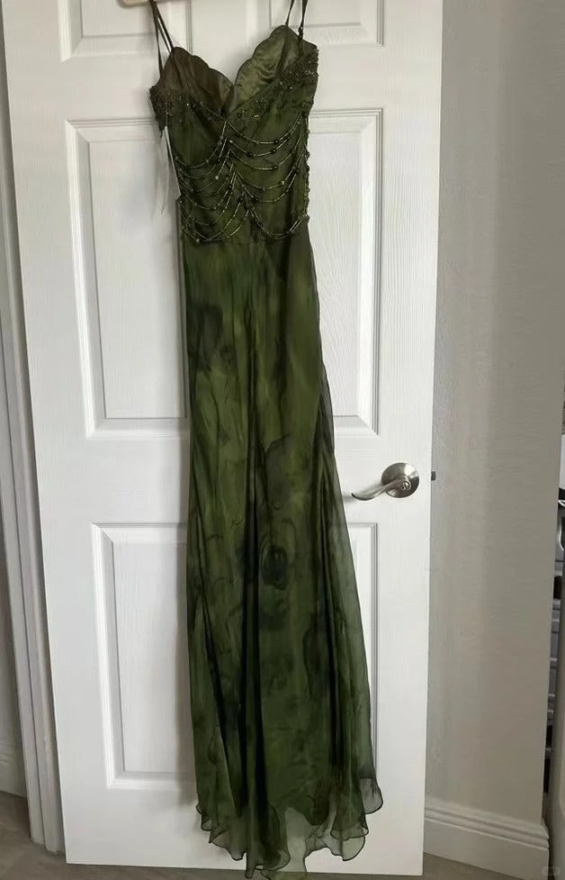 Vintage dunkelgrünes Perlenbesatz-Trägerkleid aus Chiffon mit Meerjungfrauen-Schnitt und Schlitz, P3381