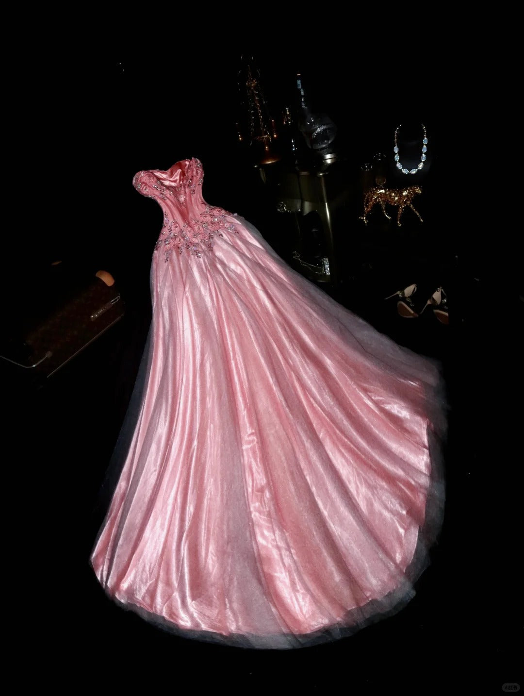 Niedliches, pinkes, trägerloses, perlenbesetztes Tüll-Prinzessinnen-Ballkleid P3454