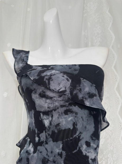 Weiches bedrucktes Spitzen-Ein-Schulter-Volant-Schlitz-Ballkleid P3462