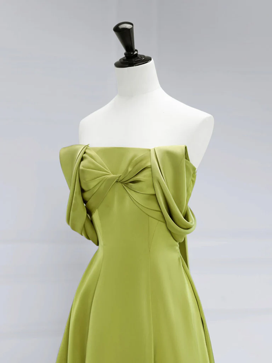Robe de bal longue en satin vert coupe trapèze et épaules dénudées P588
