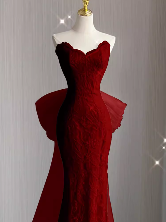Sexy Meerjungfrau Trägerloses Rotes Spitzen-Abschlussballkleid P1053