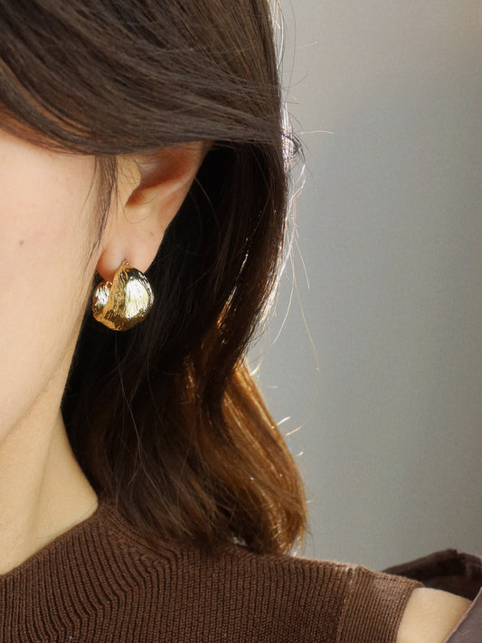 Gold Textured French Earrings Niche Design High-end Light Luxury Temperament Versatile Metal Earrings for Women e010