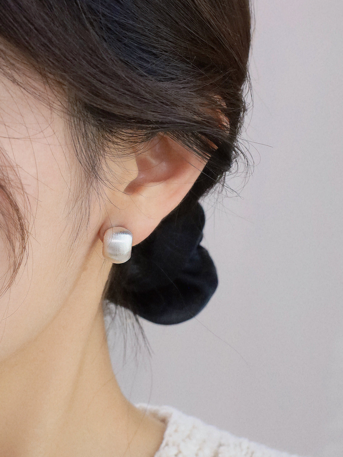 Frosted adzuki Doudou French niche earrings women's ins style high-end sense simple and versatile earrings temperament earrings e006