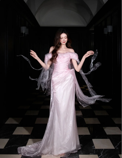 Süßes hellrosa Meerjungfrauen-Ballkleid aus Organza mit Carmen-Ausschnitt Abendkleid P4101