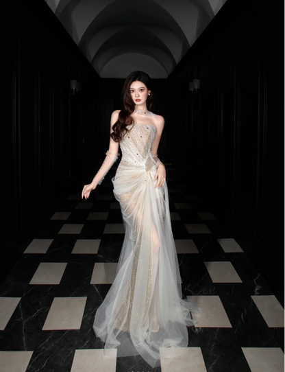 Verträumtes Meerjungfrau Neckholder-Kleid mit hohem Schlitz, Strass und Tüll – langes Ballkleid Abendkleid P4103