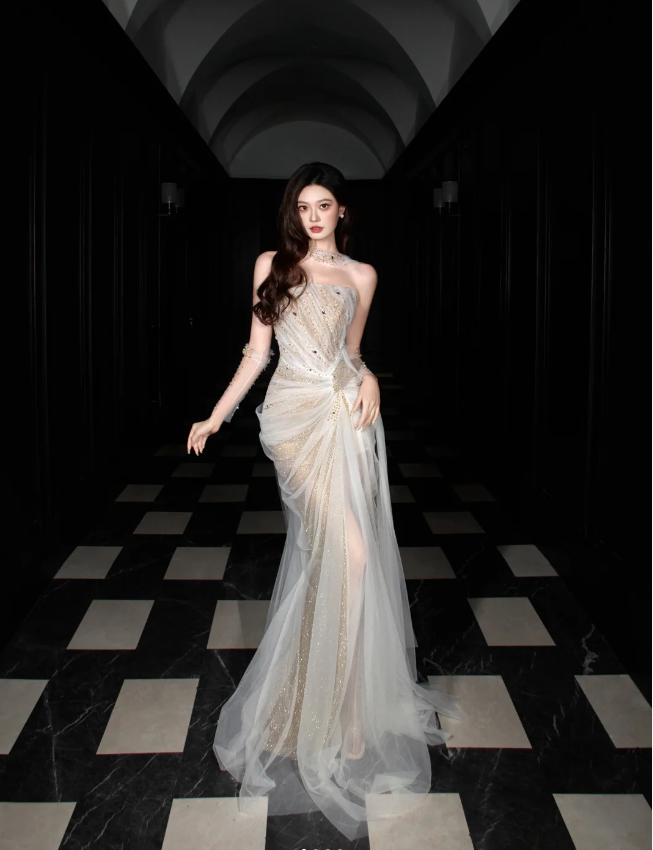 Verträumtes Meerjungfrau Neckholder-Kleid mit hohem Schlitz, Strass und Tüll – langes Ballkleid Abendkleid P4103