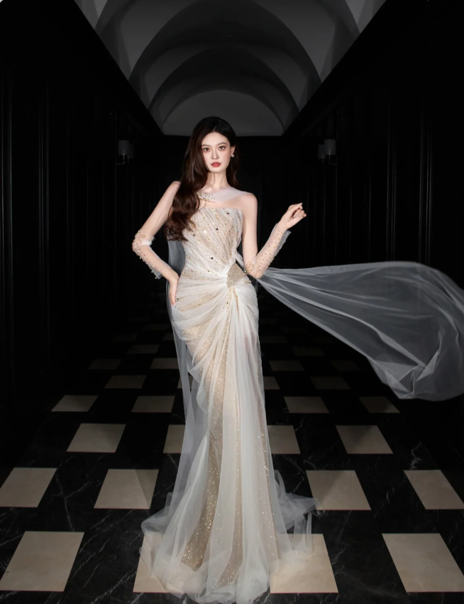 Verträumtes Meerjungfrau Neckholder-Kleid mit hohem Schlitz, Strass und Tüll – langes Ballkleid Abendkleid P4103
