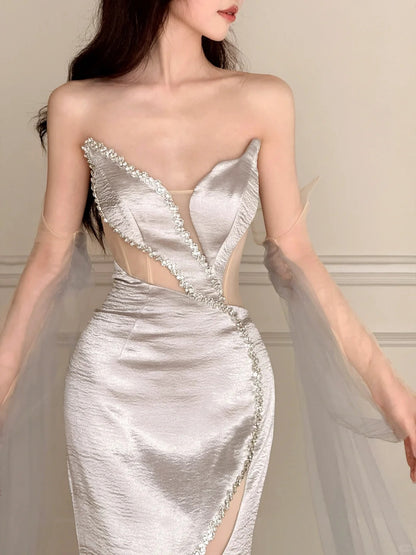 Elegantes silbergraues, trägerloses Meerjungfrauen-Abendkleid aus Satin P4107