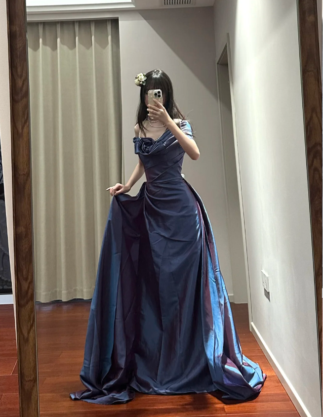 Retro Elegantes Blau-Violettes Off-Shoulder Handgefaltetes Satin-Ballkleid Abendkleid P4111