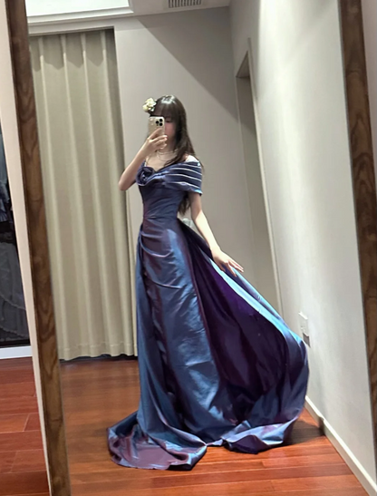 Retro Elegantes Blau-Violettes Off-Shoulder Handgefaltetes Satin-Ballkleid Abendkleid P4111
