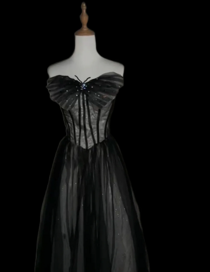 Verträumtes schwarzes Neckholder-Ballkleid/Abendkleid aus Tüll in A-Linie mit Schmetterlings-Applikationen P4113