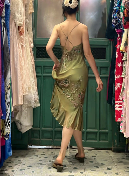 Retro Elegantes Olivesgrünes Abendkleid mit tiefem V-Rücken, Perlen und Chiffon P4116