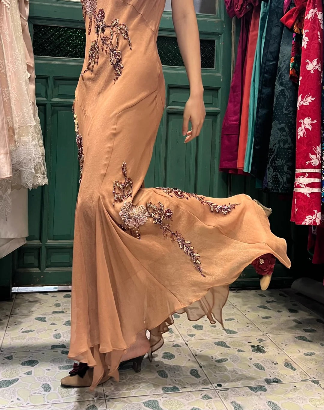 Elegantes braunes und goldenes Meerjungfrauen-Abendkleid mit Neckholder, Stickereien und Perlen aus Chiffon, langes Ballkleid P4120