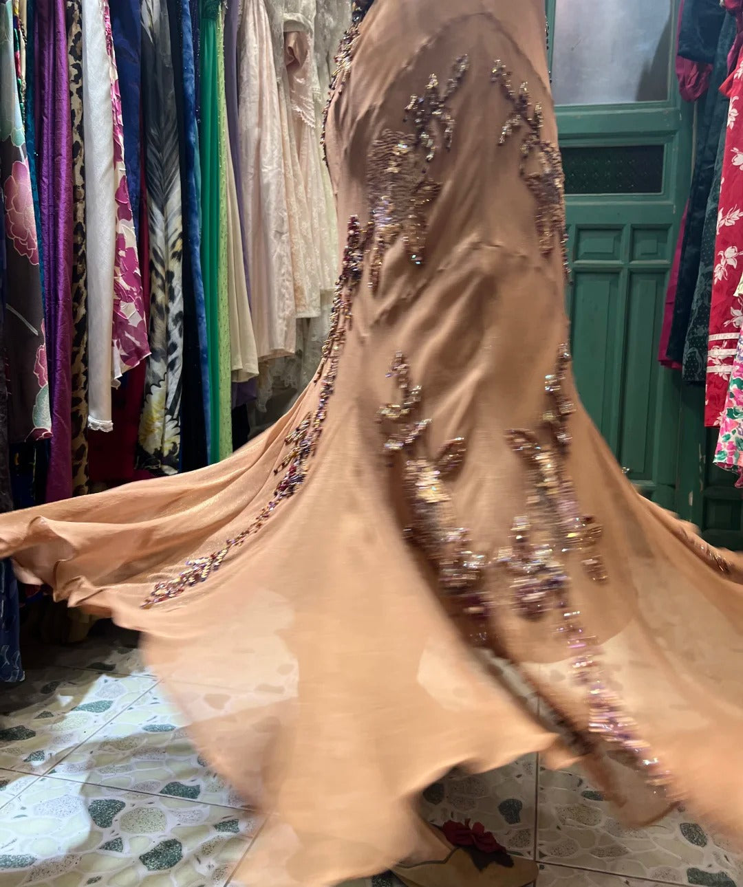 Elegantes braunes und goldenes Meerjungfrauen-Abendkleid mit Neckholder, Stickereien und Perlen aus Chiffon, langes Ballkleid P4120