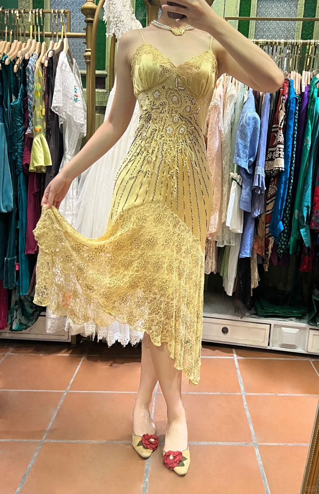 Retro Gelbes, unregelmäßiges, tiefes V-Halsband, Spitzen-Satin-Abschlussballkleid, Abendkleid P4121
