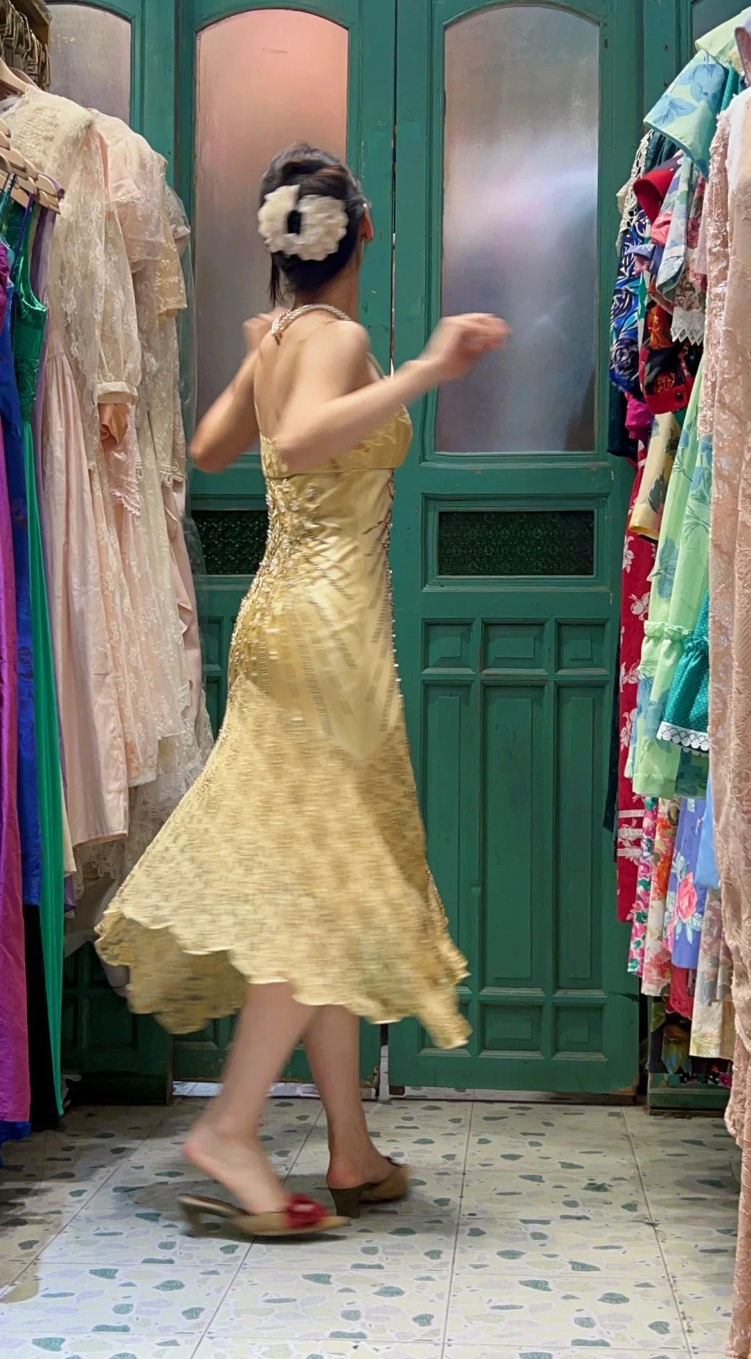 Retro Gelbes, unregelmäßiges, tiefes V-Halsband, Spitzen-Satin-Abschlussballkleid, Abendkleid P4121