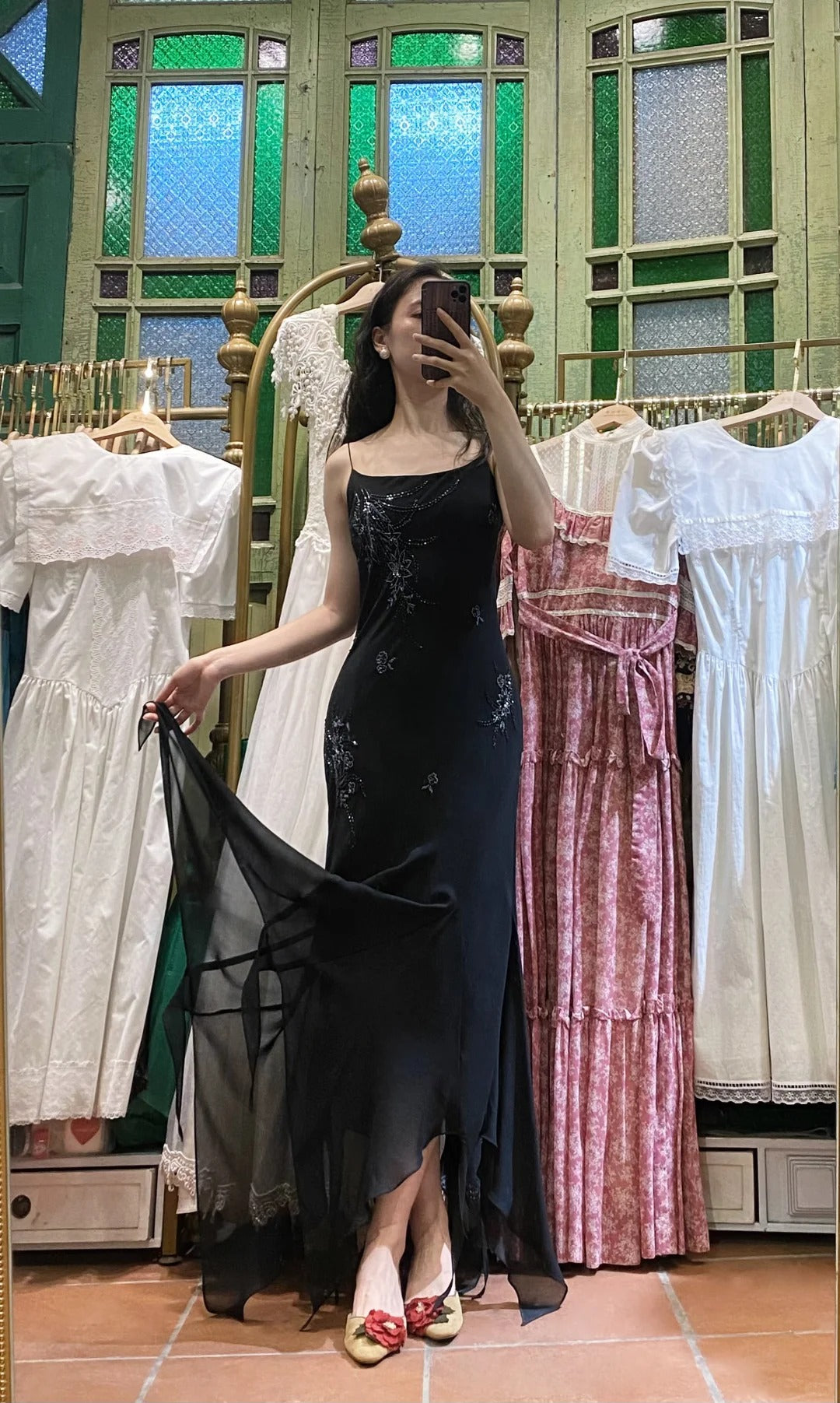 Elegantes schwarzes, unregelmäßiges Träger-Abendkleid mit Perlen aus Chiffon, langes Ballkleid P4122