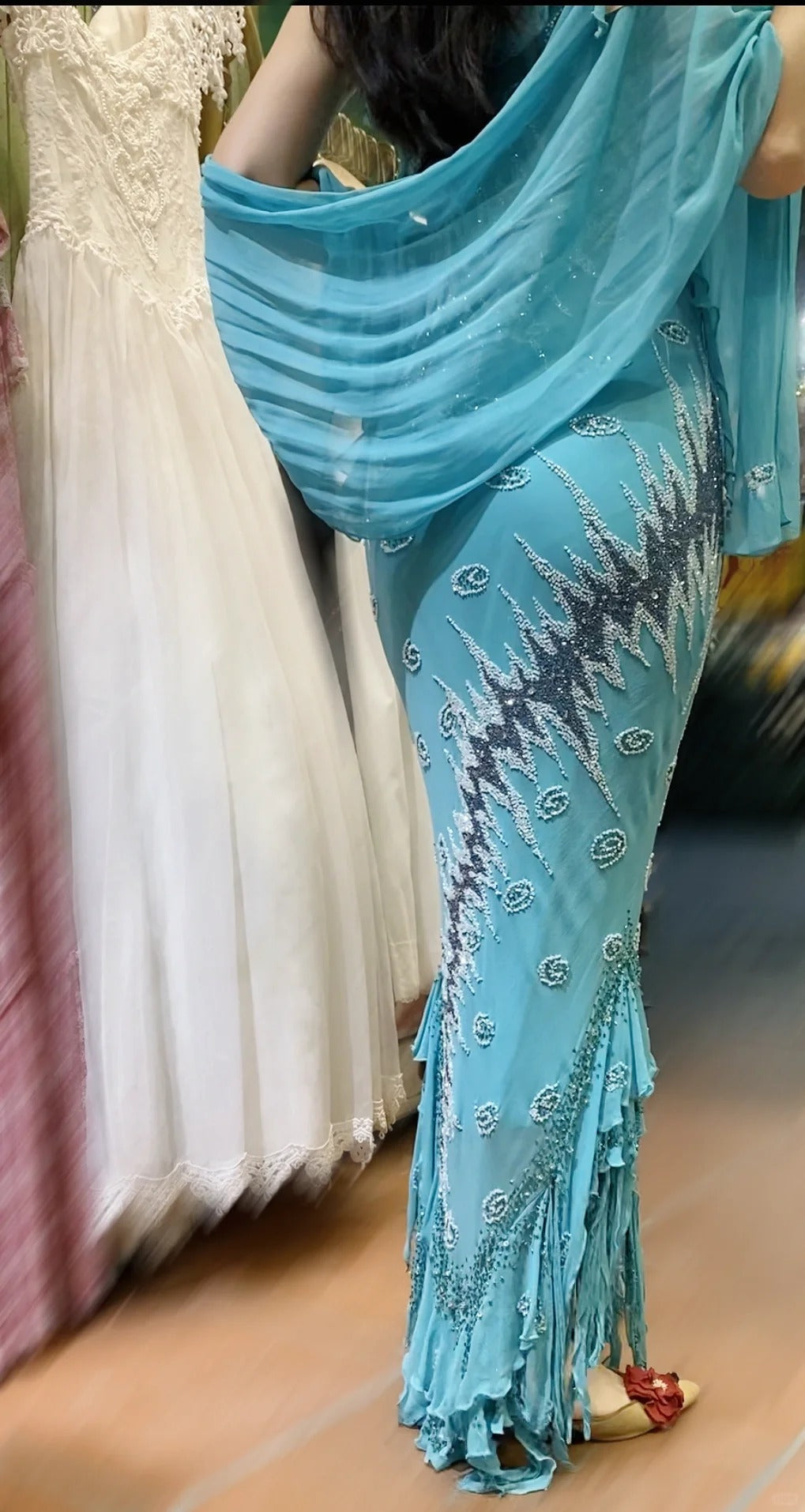 Vintage Meerjungfrauen-Abendkleid in Blau mit Neckholder, Rüschen und Perlen aus Chiffon, lang, P4123