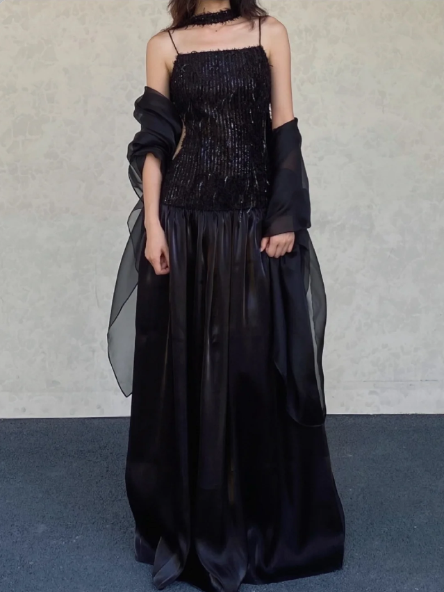 Elegantes schwarzes A-Linien-Abendkleid mit quadratischem Ausschnitt, Spaghettiträgern und Pailletten-Tüll P4127