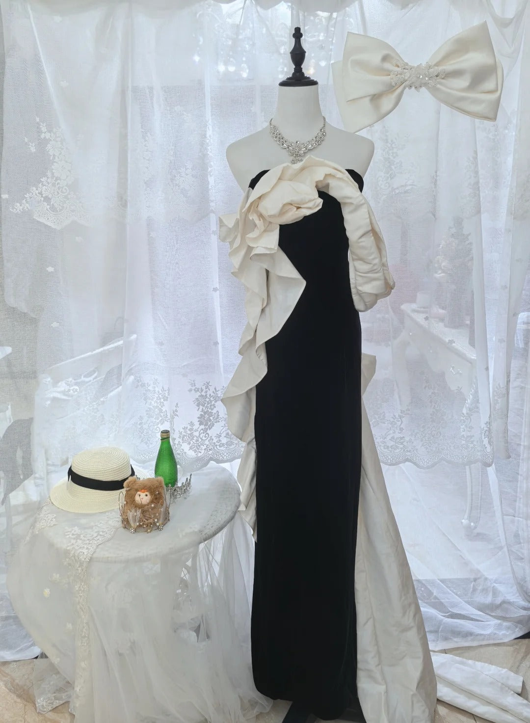 Elegantes Schwarz-Weißes Color-Block Meerjungfrau Trägerloses Samt-Satin Langes Ballkleid Abendkleid P4131