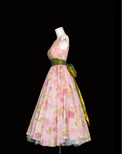 Retro Rosa Blumenmuster A-Linien Ballkleid mit Rundhalsausschnitt und Schleifengürtel P4135