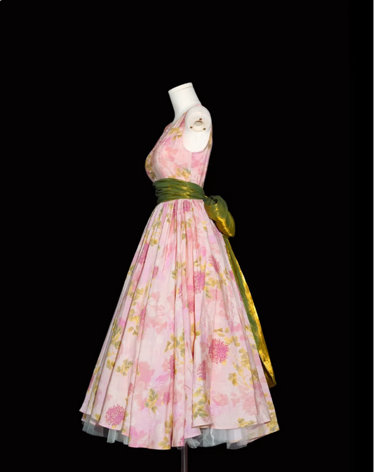 Retro Rosa Blumenmuster A-Linien Ballkleid mit Rundhalsausschnitt und Schleifengürtel P4135