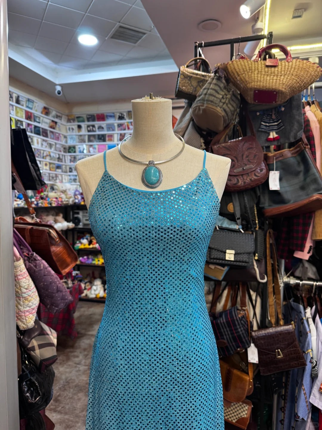 Funkelndes blaues rückenfreies Pailletten-Abendkleid P4141