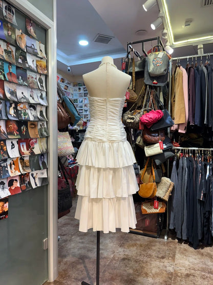 Süßes weißes, trägerloses A-Linien-Ballkleid aus plissiertem Satin Abendkleid P4144