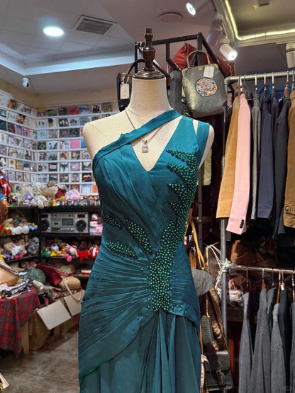 Elegantes pfauengrünes One-Shoulder Perlenband-Satin-Abendkleid P4151