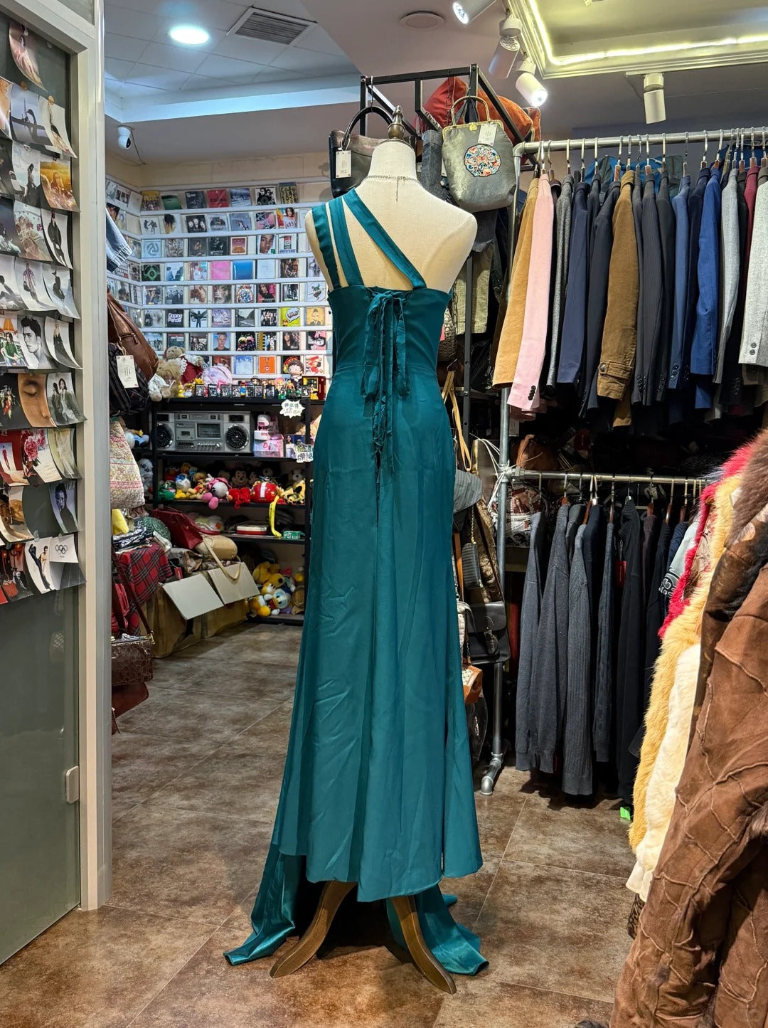 Elegantes pfauengrünes One-Shoulder Perlenband-Satin-Abendkleid P4151