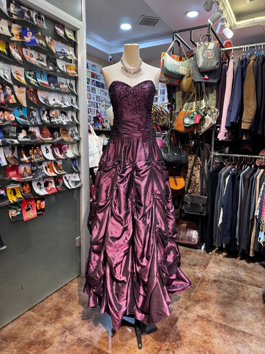 Robe de soirée longue en satin plissée à plusieurs épaisseurs brodée col sweetheart luxe vintage P4154