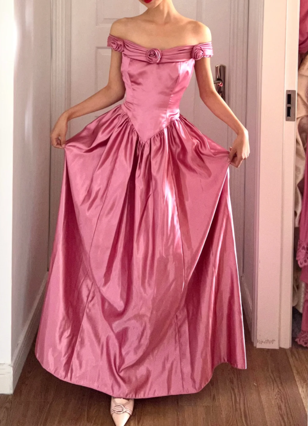 Retro Süßes Rosa A-Linie 3D Blumen Off-Shoulder Satin Langes Abschlussballkleid Abendkleid P4159