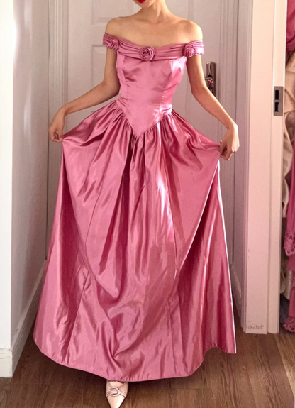 Retro Süßes Rosa A-Linie 3D Blumen Off-Shoulder Satin Langes Abschlussballkleid Abendkleid P4159