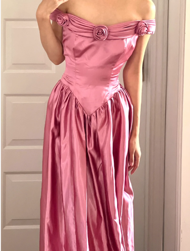 Retro Süßes Rosa A-Linie 3D Blumen Off-Shoulder Satin Langes Abschlussballkleid Abendkleid P4159
