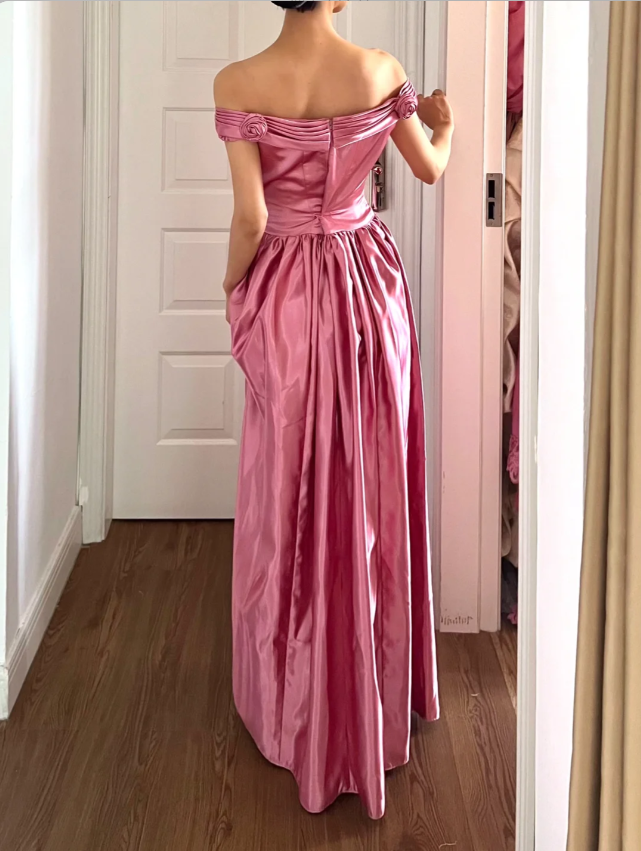 Retro Süßes Rosa A-Linie 3D Blumen Off-Shoulder Satin Langes Abschlussballkleid Abendkleid P4159