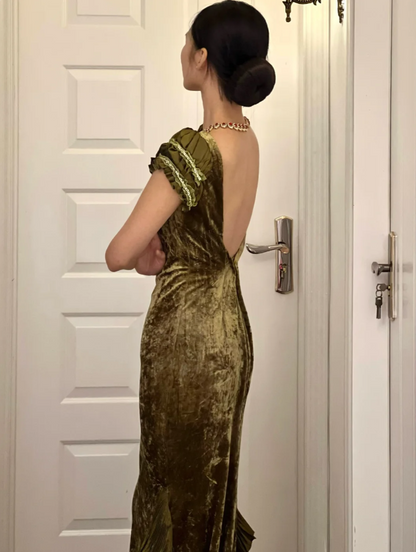 Retro Elegantes Grünes Meerjungfrauenkleid mit eckigem Ausschnitt, kurzen Ärmeln, gestuften Rüschen und Samtschleppe für Abschlussball oder Abend P4160