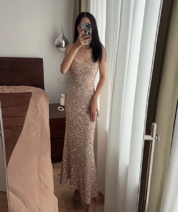 Elegantes Champagnergold Meerjungfrau Neckholder V-Ausschnitt Pailletten Langes Ballkleid Abendkleid P4166