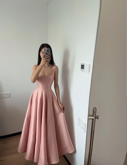 Einfaches und elegantes pinkes A-Linien-Abendkleid mit eckigem Ausschnitt und Neckholder aus Satin P4167