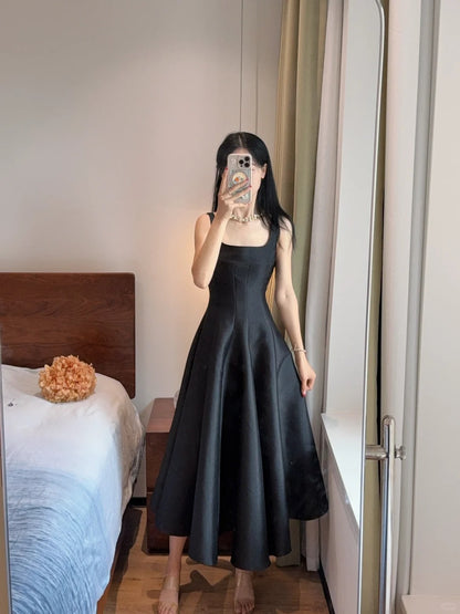 Einfaches und elegantes pinkes A-Linien-Abendkleid mit eckigem Ausschnitt und Neckholder aus Satin P4167