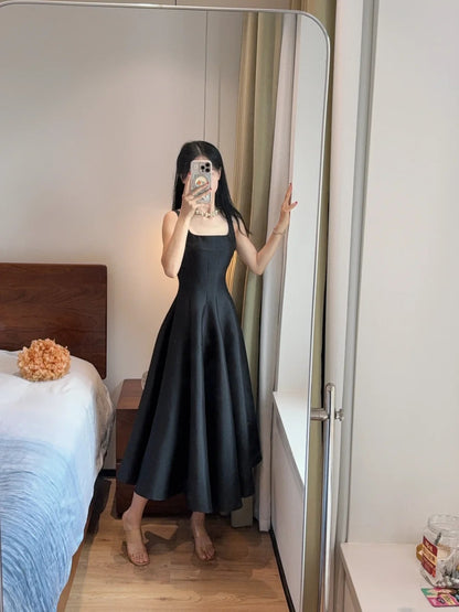 Einfaches und elegantes pinkes A-Linien-Abendkleid mit eckigem Ausschnitt und Neckholder aus Satin P4167