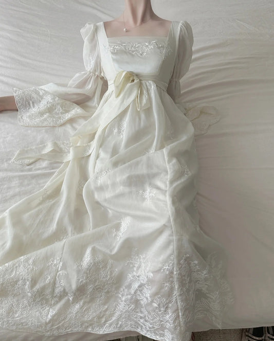 Retro Elegant Ivory A-line Square Neck Long Sleeve Embroidered Lace Long Prom Dress Evening Dress P4017