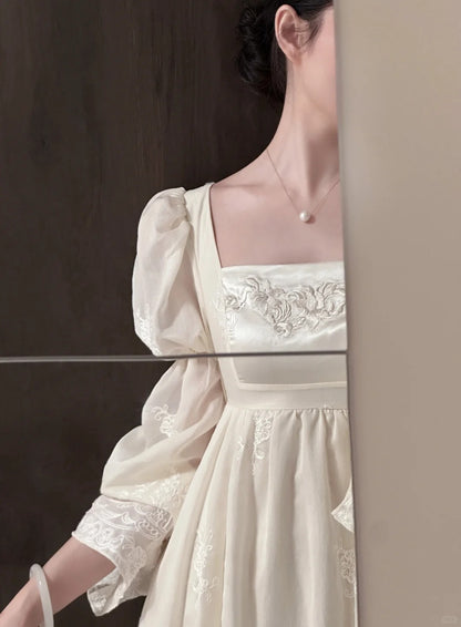 Retro Elegantes Elfenbeinfarbenes A-Linien Ballkleid mit eckigem Ausschnitt, langen Ärmeln und bestickter Spitze, langes Abendkleid P4017