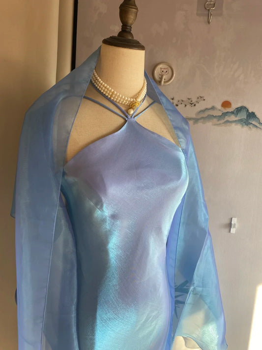 Elegantes blaues Neckholder-Meerjungfrauen-Abendkleid aus Satin P4172