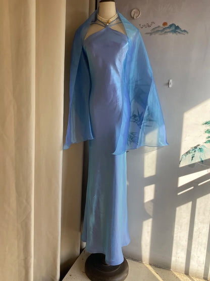 Elegantes blaues Neckholder-Meerjungfrauen-Abendkleid aus Satin P4172