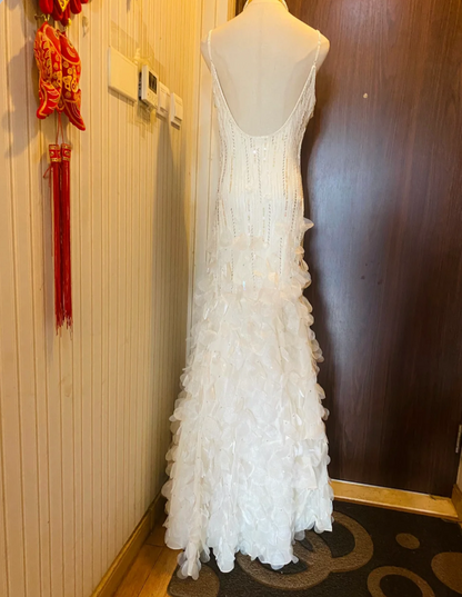 Verträumtes weißes Meerjungfrauen-Abendkleid mit Perlen und 3D-Blütenblättern Pailletten P4181
